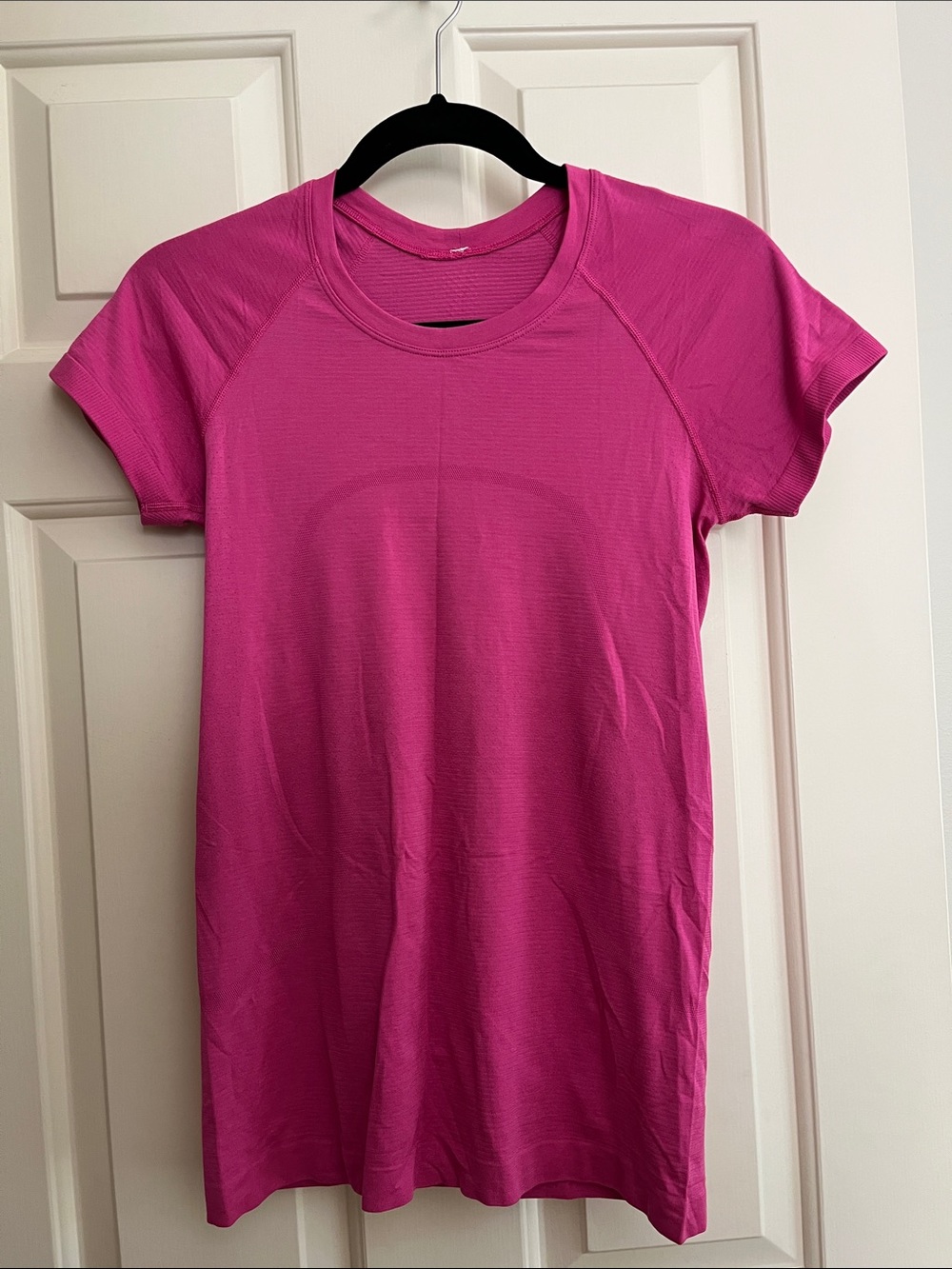 Lululemon Women’s Swiftly short sleeve Fuchsia Pink size 6